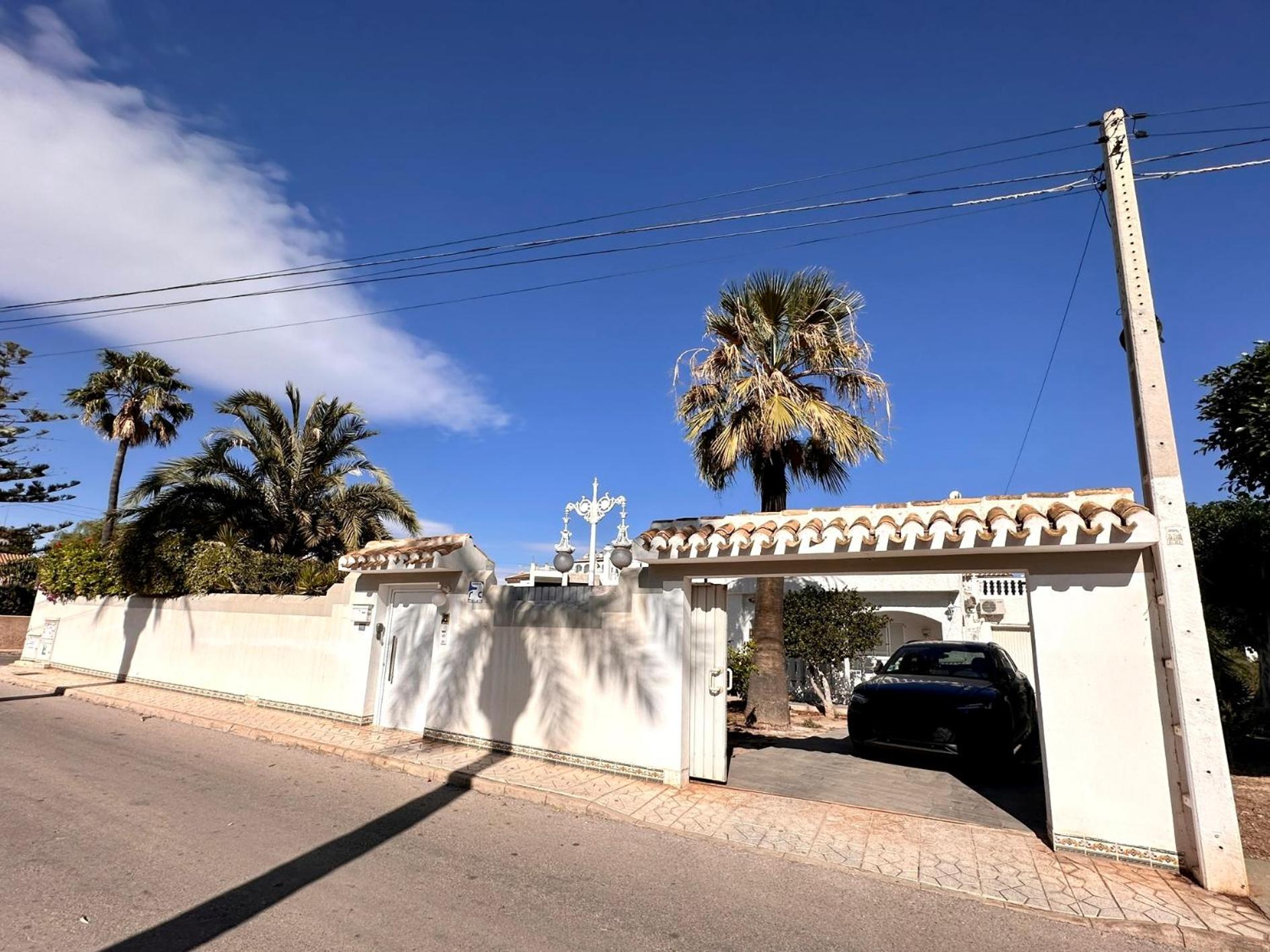Sonnige Villa mit privatem Pool & Dachterrasse