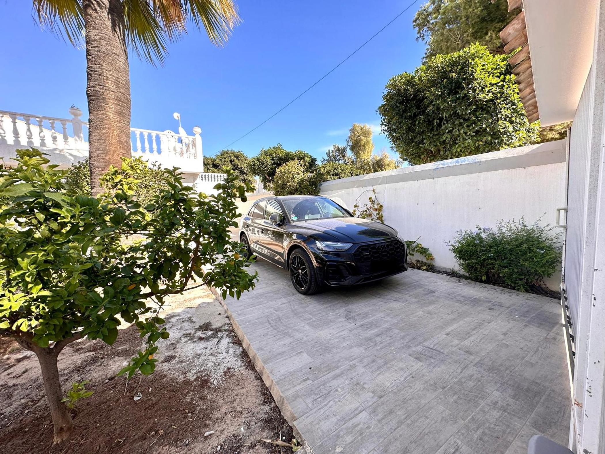 Sonnige Villa mit privatem Pool & Dachterrasse