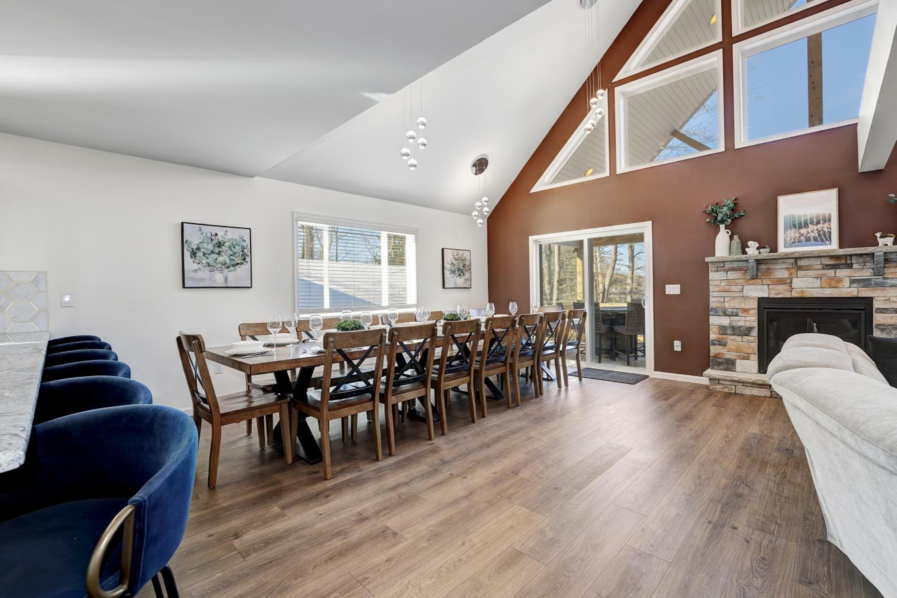LakeView Retreat A Luxe 8BR 5B Haven 28 Sleeps view 5