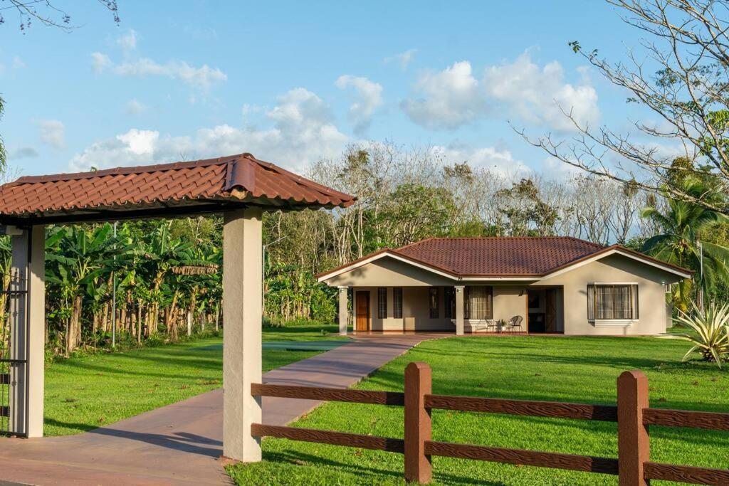 Casa Roble Fortuna