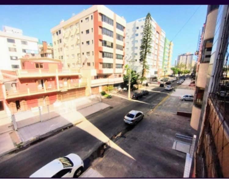 sacada de frente 2 quadras do mar 1 quadra da praça flavio boianoviski 3 dormitorios 3 banheiros