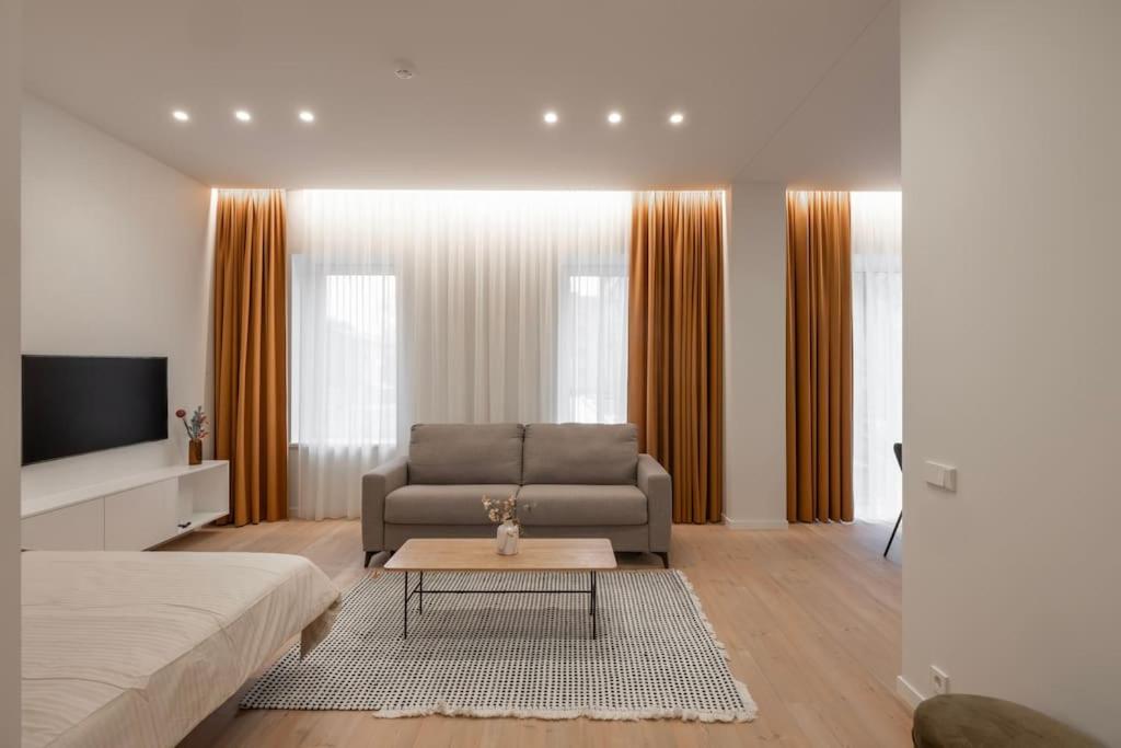 Downtown getaway apartments by Prime Rentals II view 5