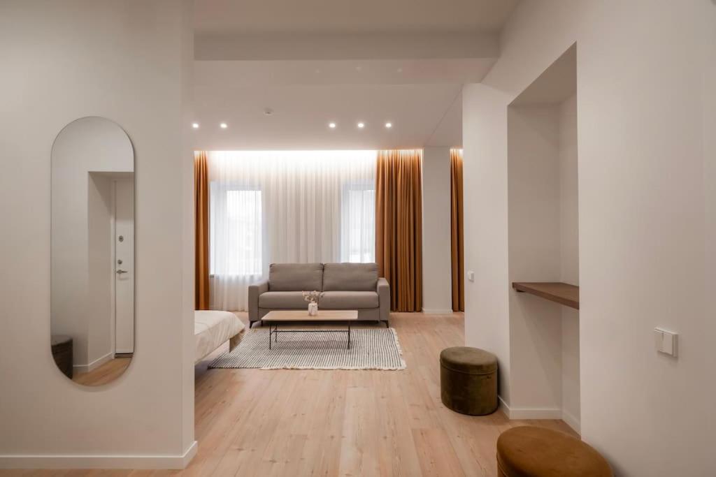 Downtown getaway apartments by Prime Rentals II view 4