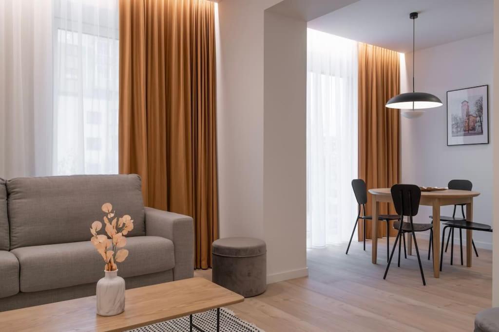Downtown getaway apartments by Prime Rentals III view 4