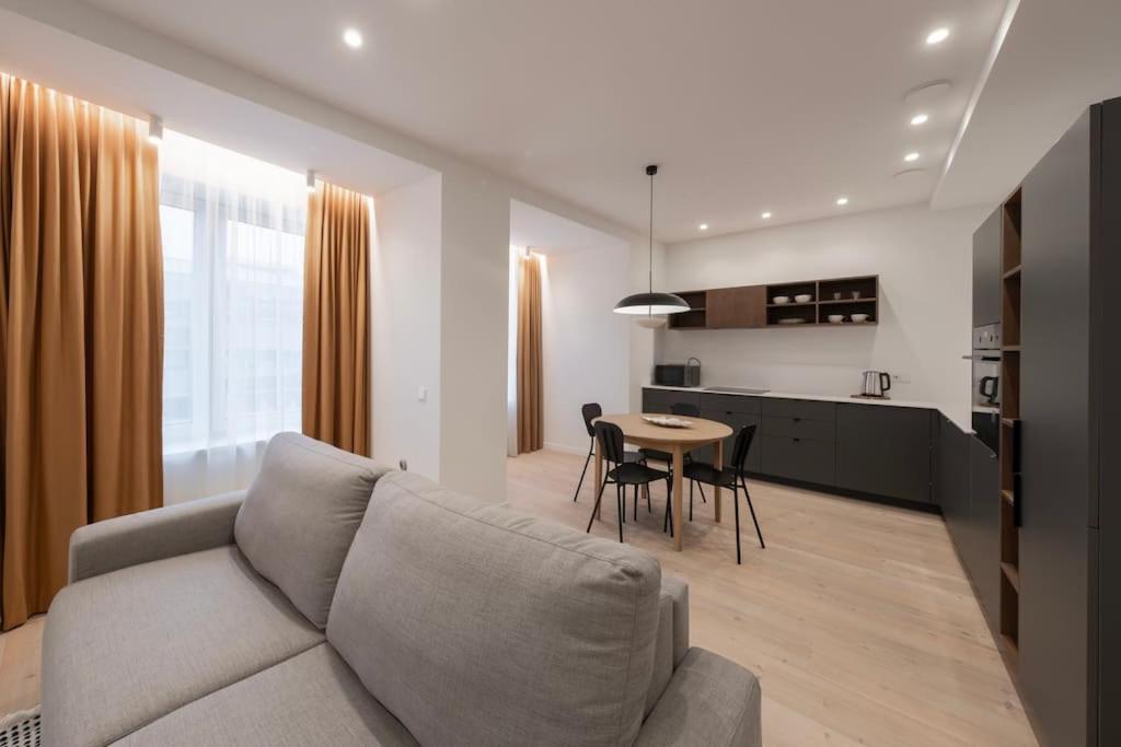 Downtown getaway apartments by Prime Rentals IV view 5