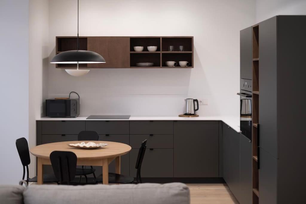 Downtown getaway apartments by Prime Rentals IV view 4