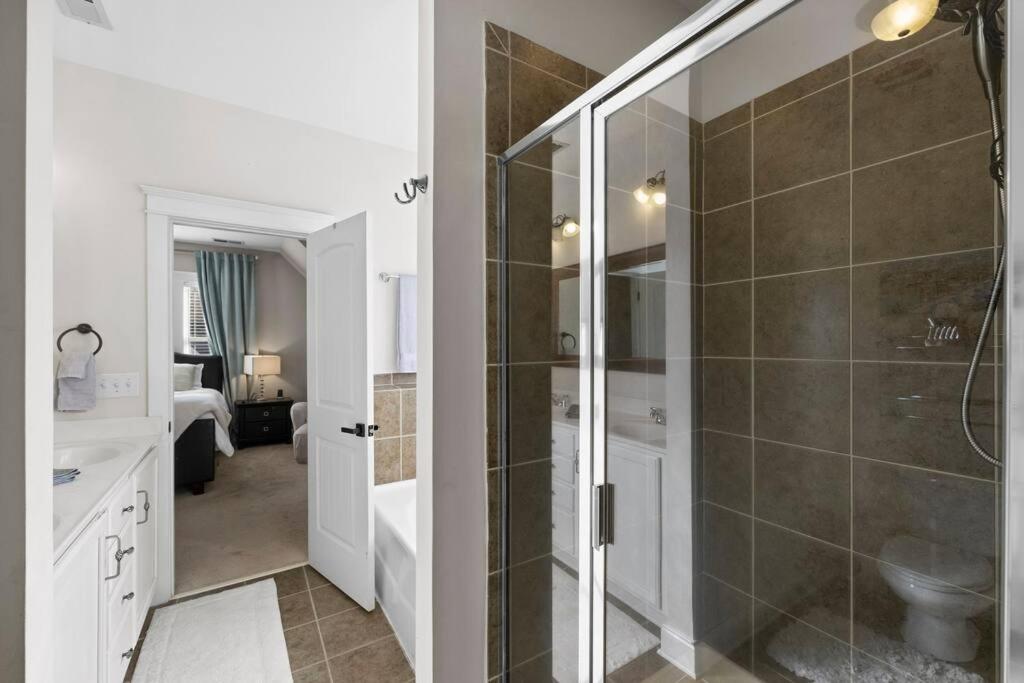 3BR/3.5bath Uptown Aloft house. view 3