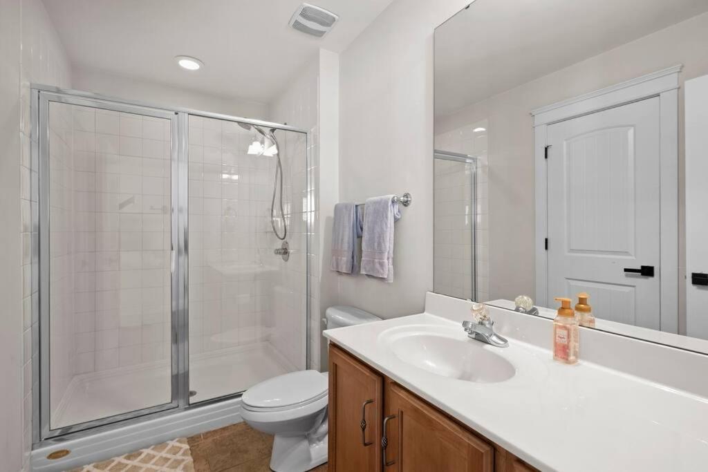 3BR/3.5bath Uptown Aloft house. view 4