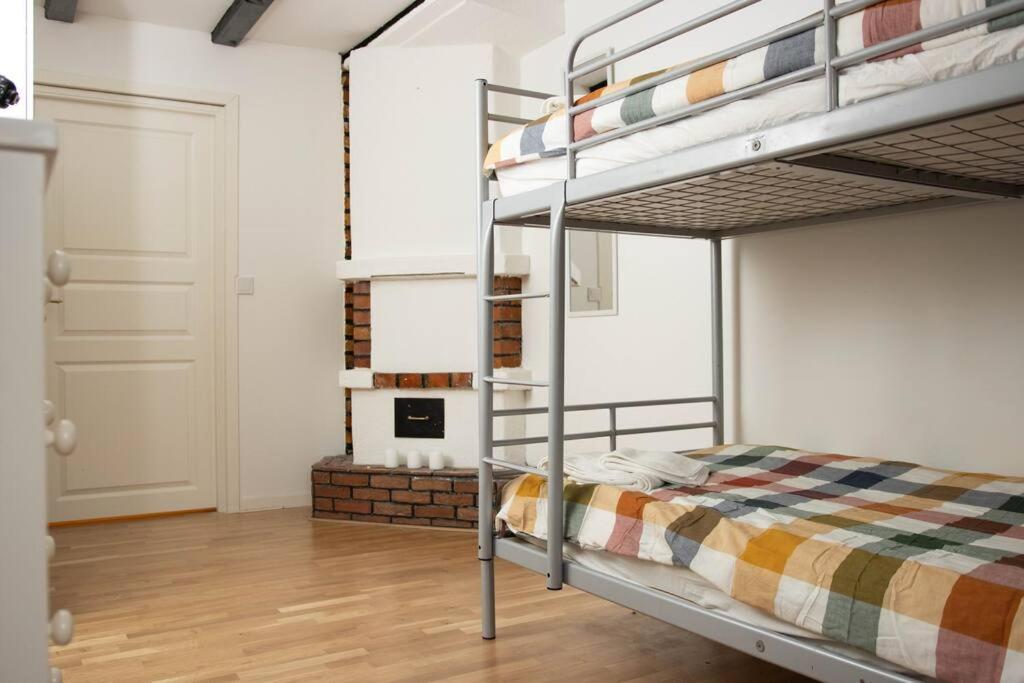 Historical Malt Factory Apartment, 6 Bedrooms, sleeps 12 , Hot Tub view 3