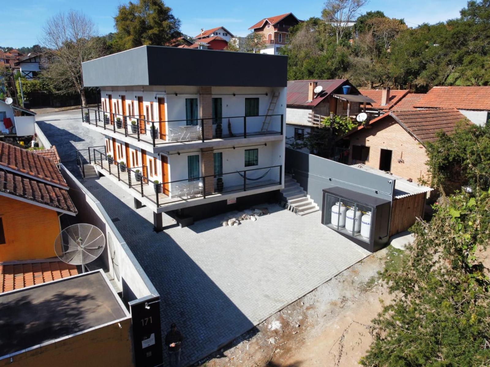 Criptoméria Concept Home - O seu Studio nas Montanhas.