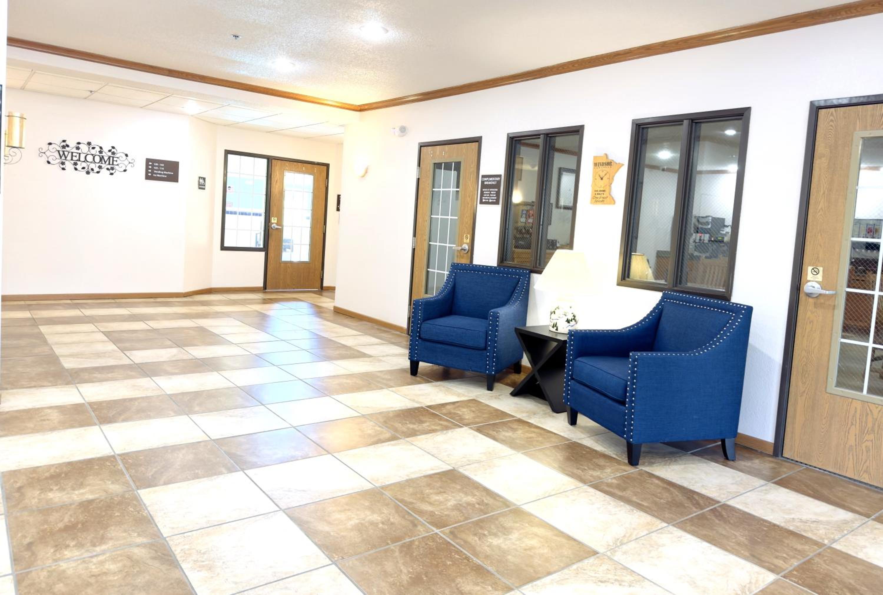 Country Trails Inn &Suites