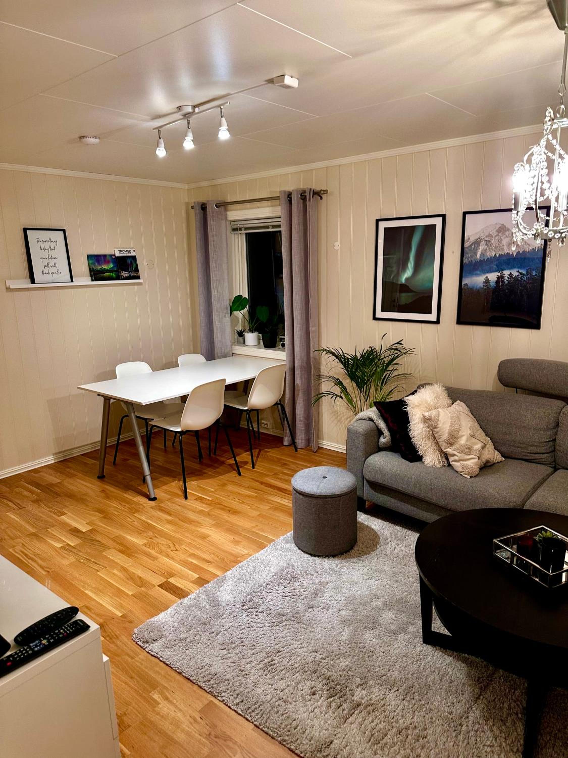 Cozy 2-Bed Apartment on the top of Tromsø! view 3