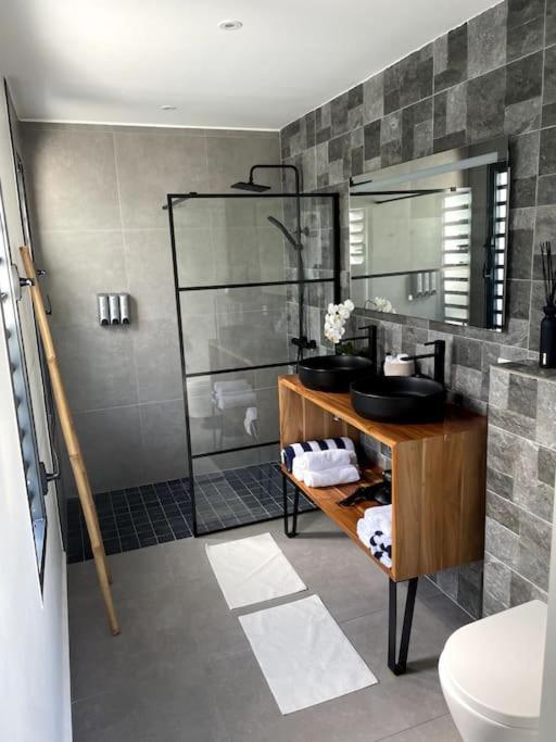 Villa CANELLE FWI 4 Étoiles piscine jacuzzi beach surf