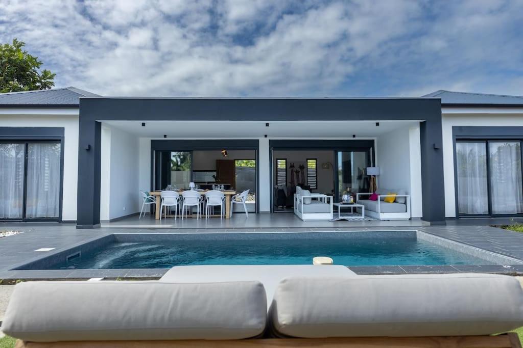 Villa CANELLE FWI 4 Étoiles piscine jacuzzi beach surf