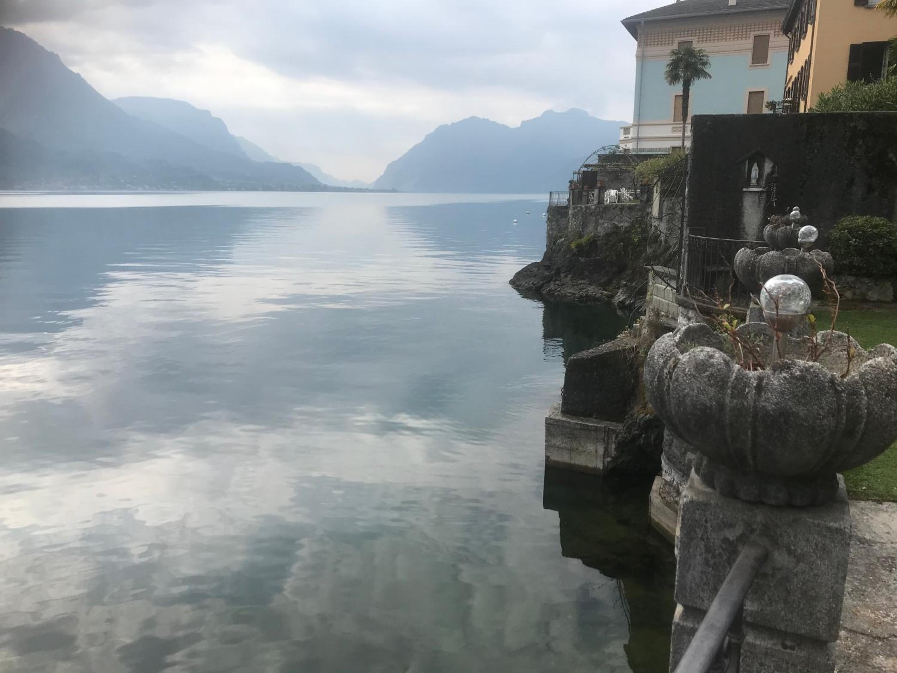 Beautiful Villa with Private Access to the Lake. view 5
