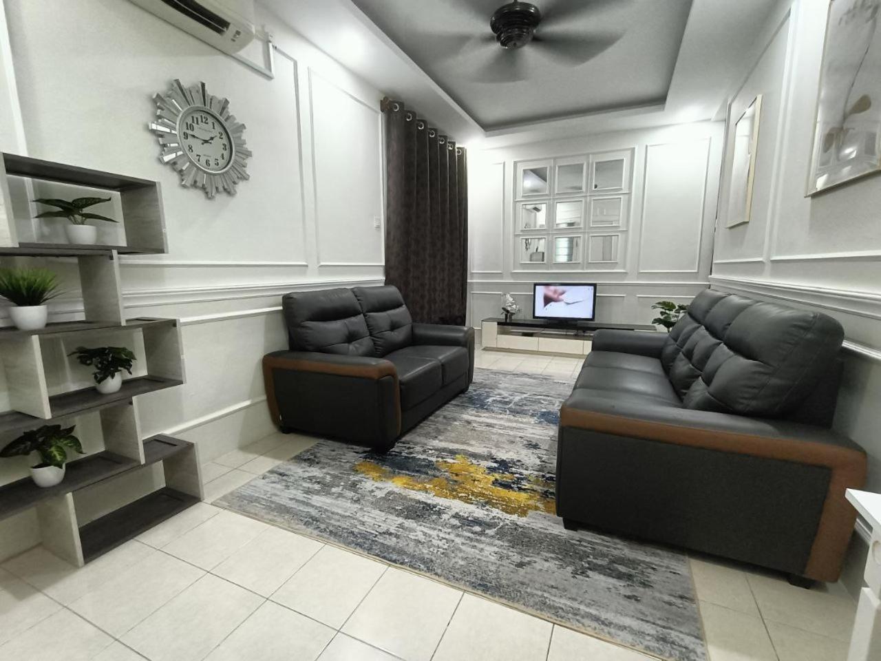 Ceri Kluang Homestay (Corner Lot) photo 1