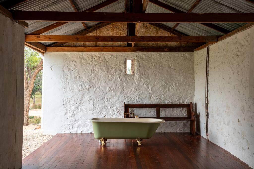 Parcoola Retreats secluded waterfront home