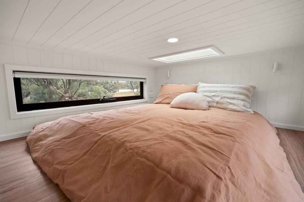 Parcoola Retreats secluded waterfront home