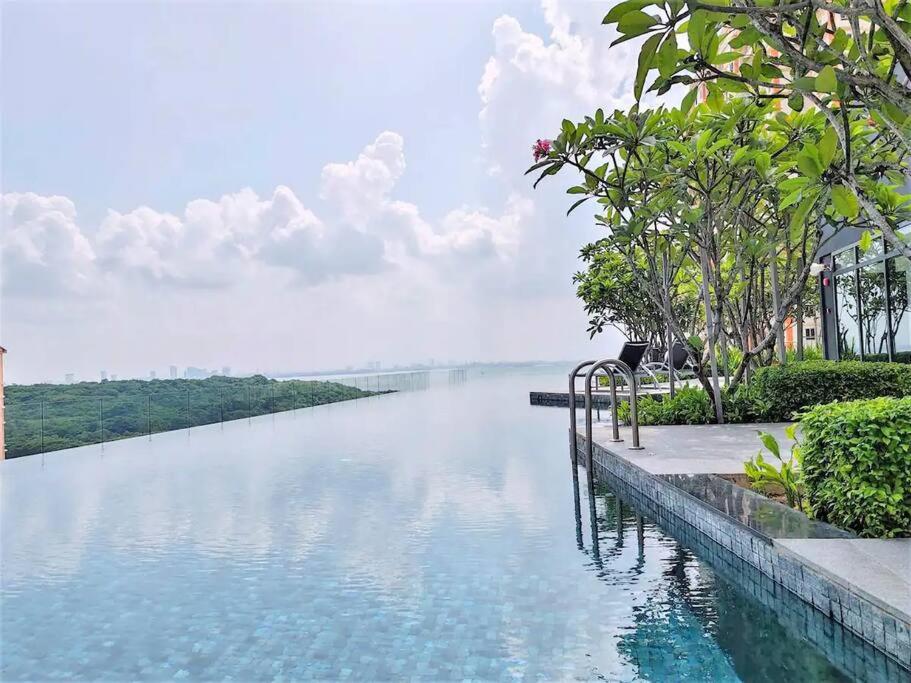 Jovial Modern&Stylish `UrbanSuites photo 3
