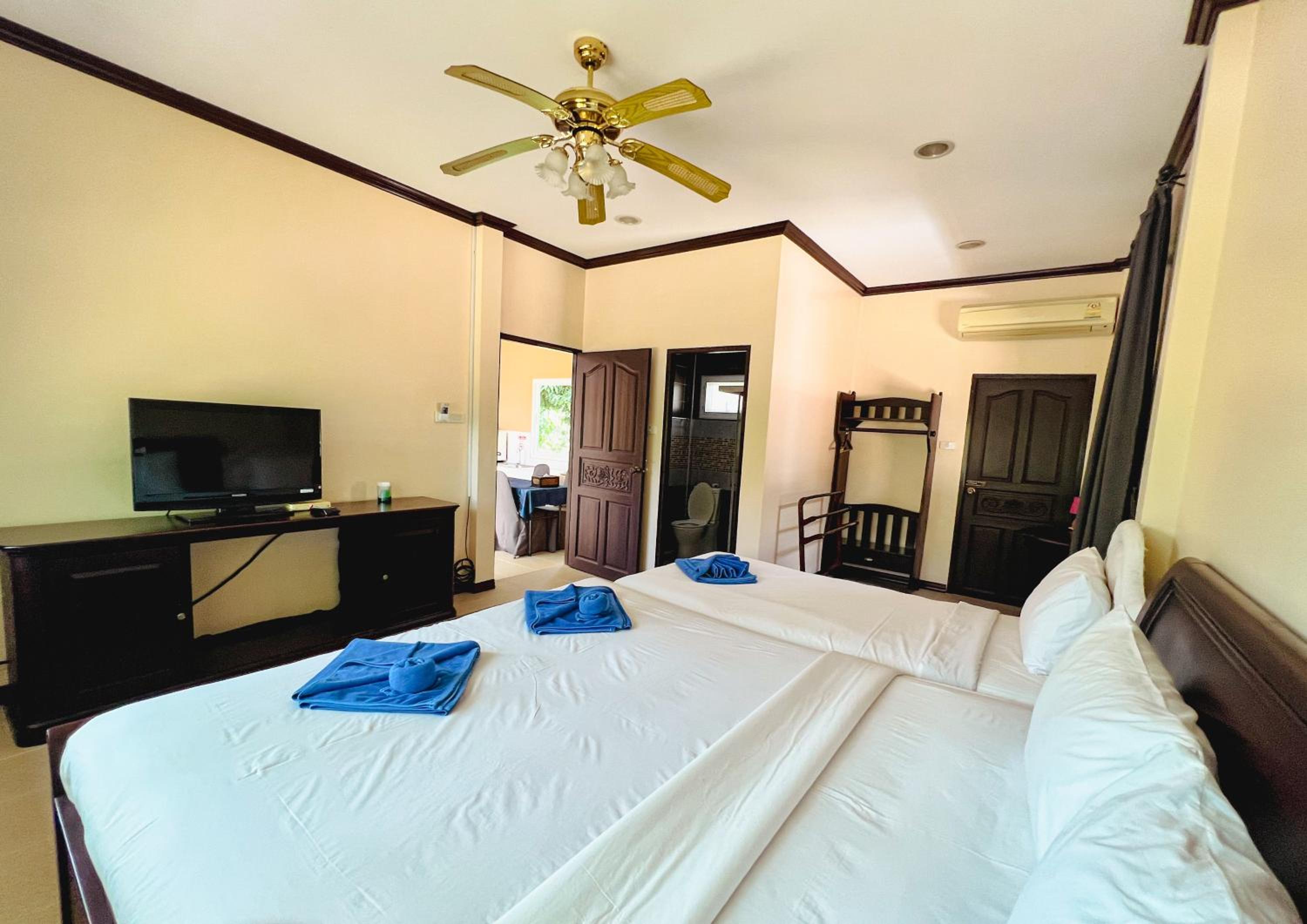 Baan Faa Talaychan Resort
