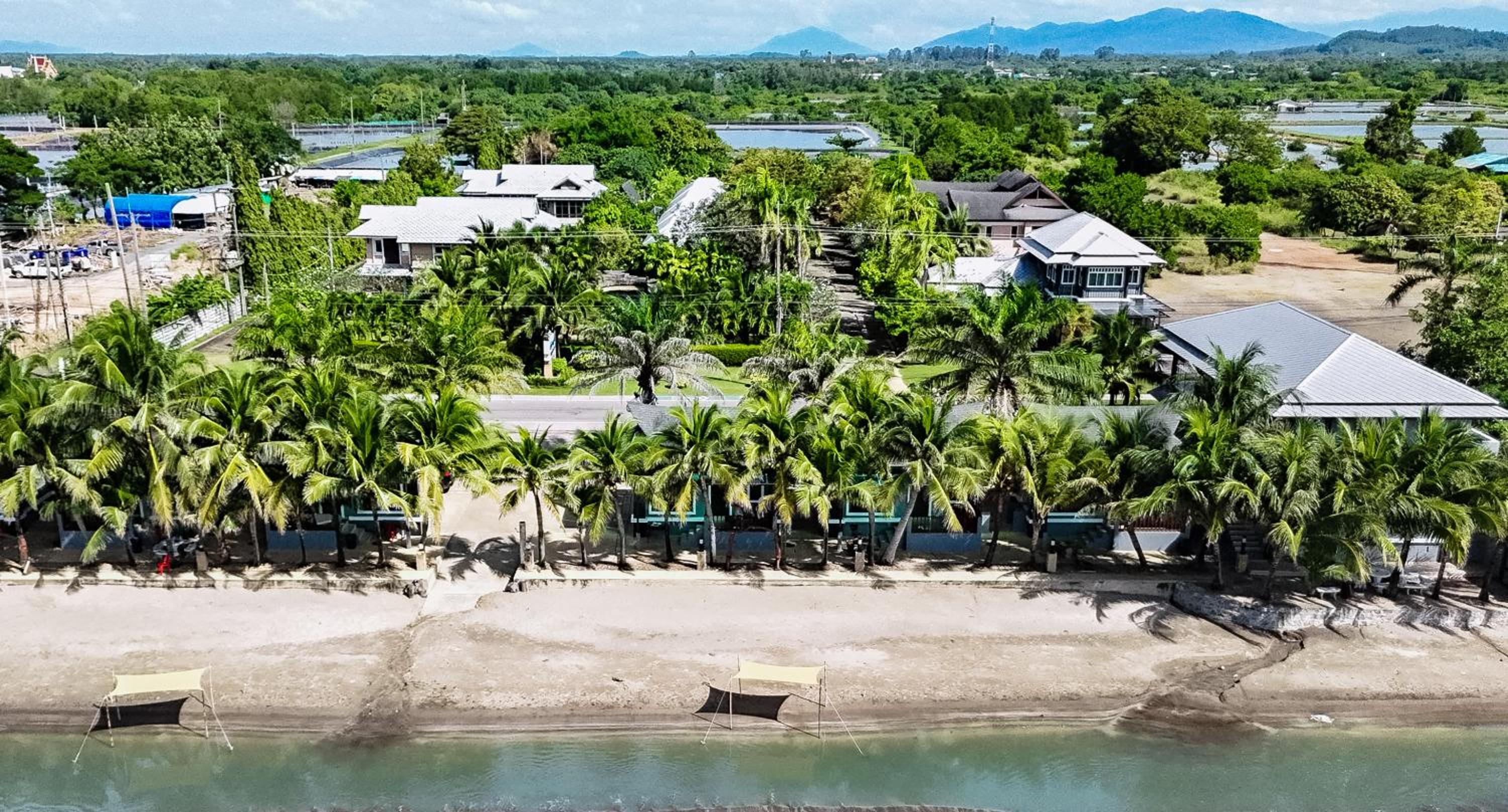 Baan Faa Talaychan Resort