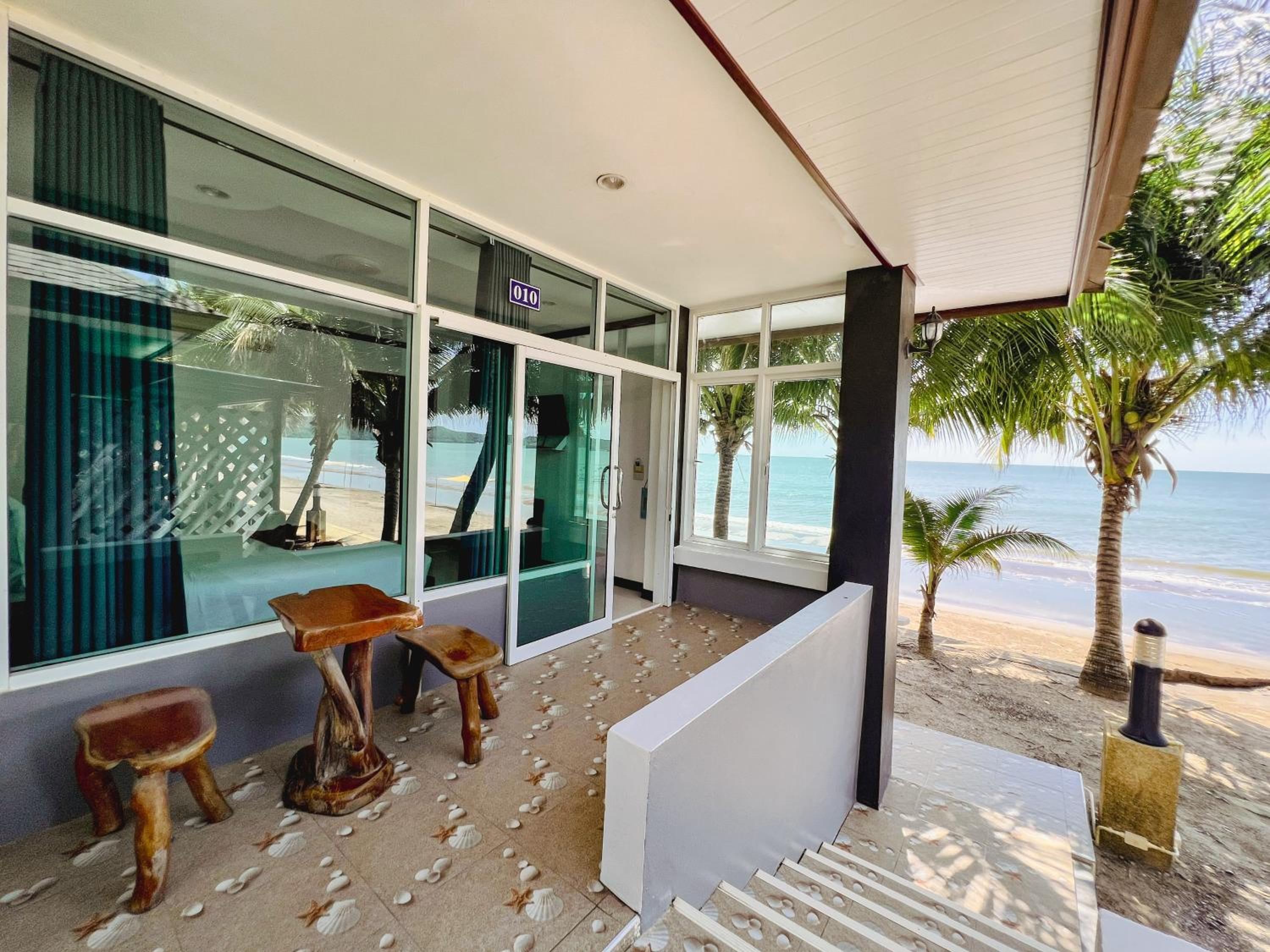 Baan Faa Talaychan Resort