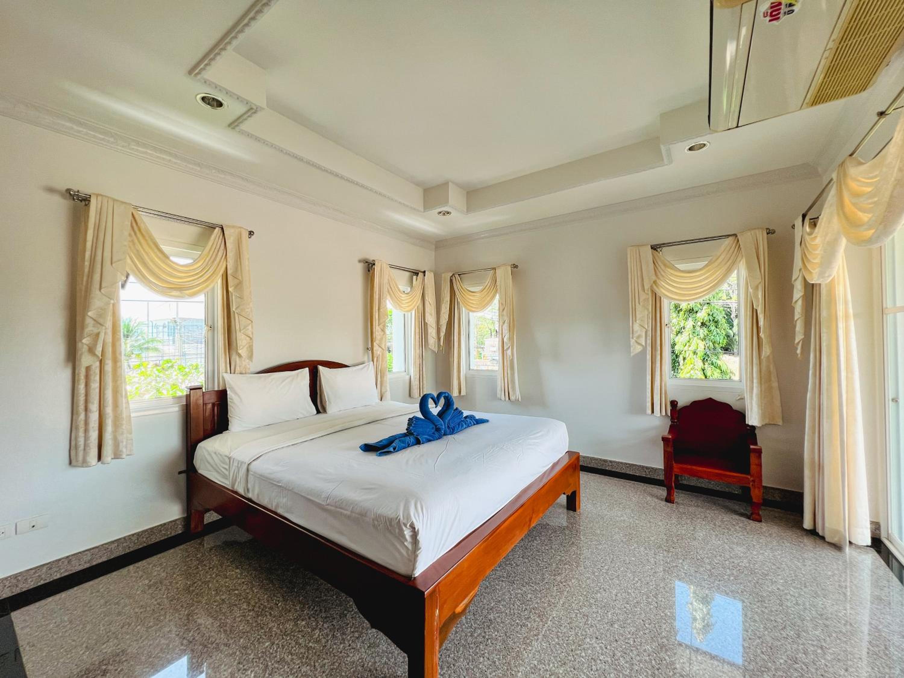 Baan Faa Talaychan Resort