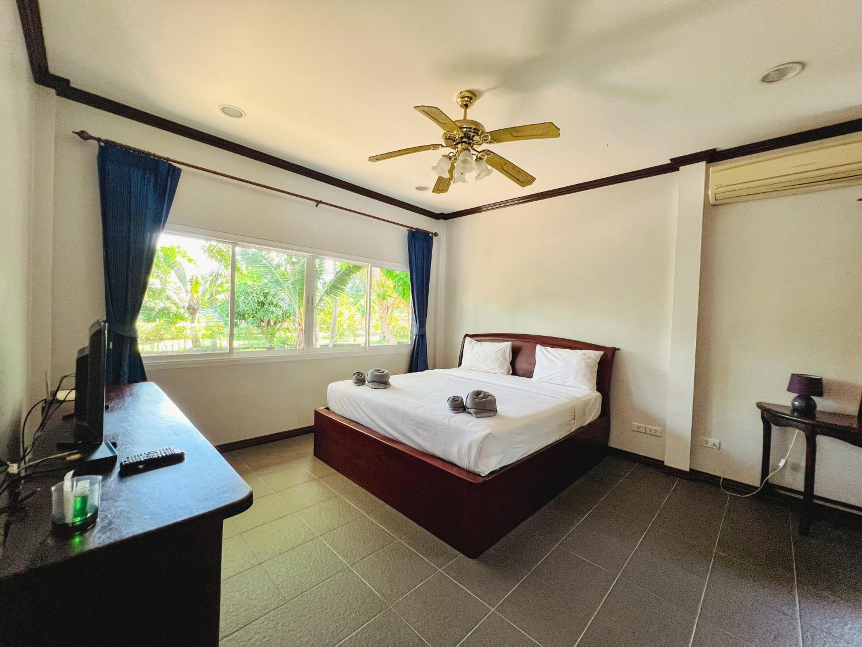 Baan Faa Talaychan Resort