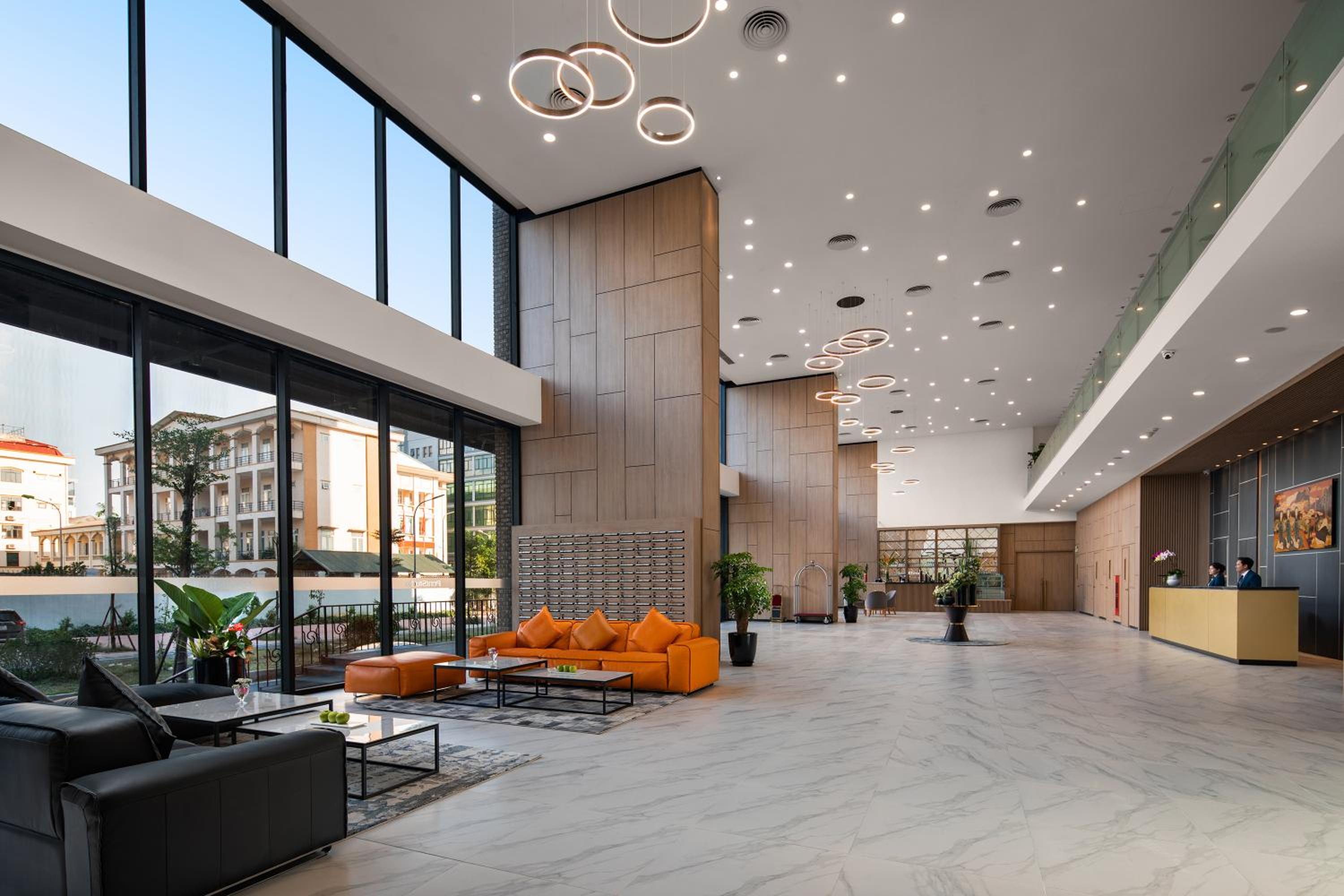 PENTSTUDIO_5Stars_Westlake_Luxury