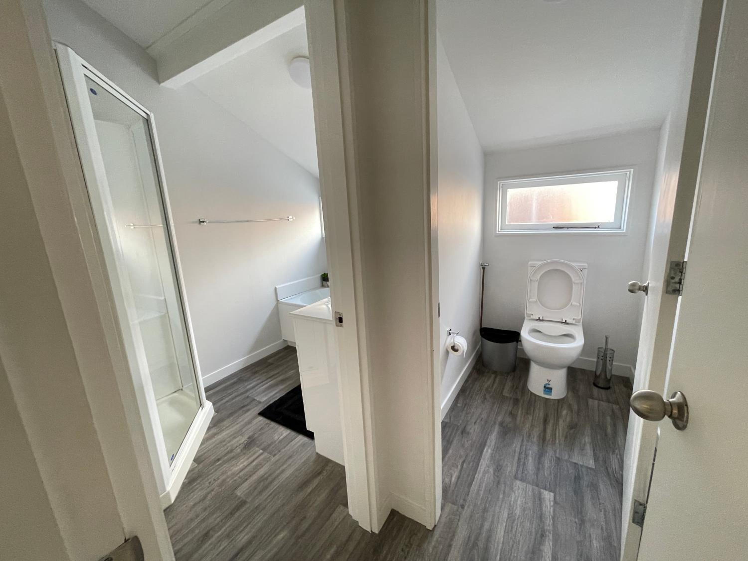 University 3bdrm house w/ Carpark view 2
