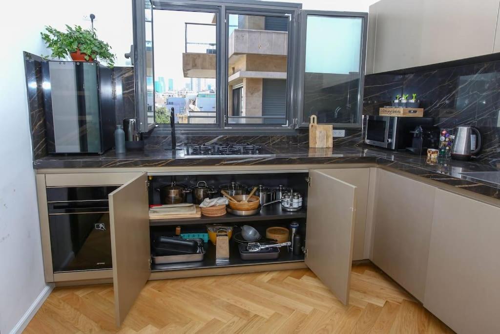 Ultra Luxury 3BR Beach Apartment
