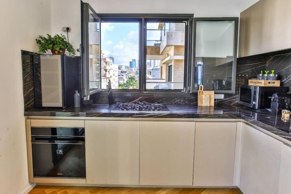 Ultra Luxury 3BR Beach Apartment