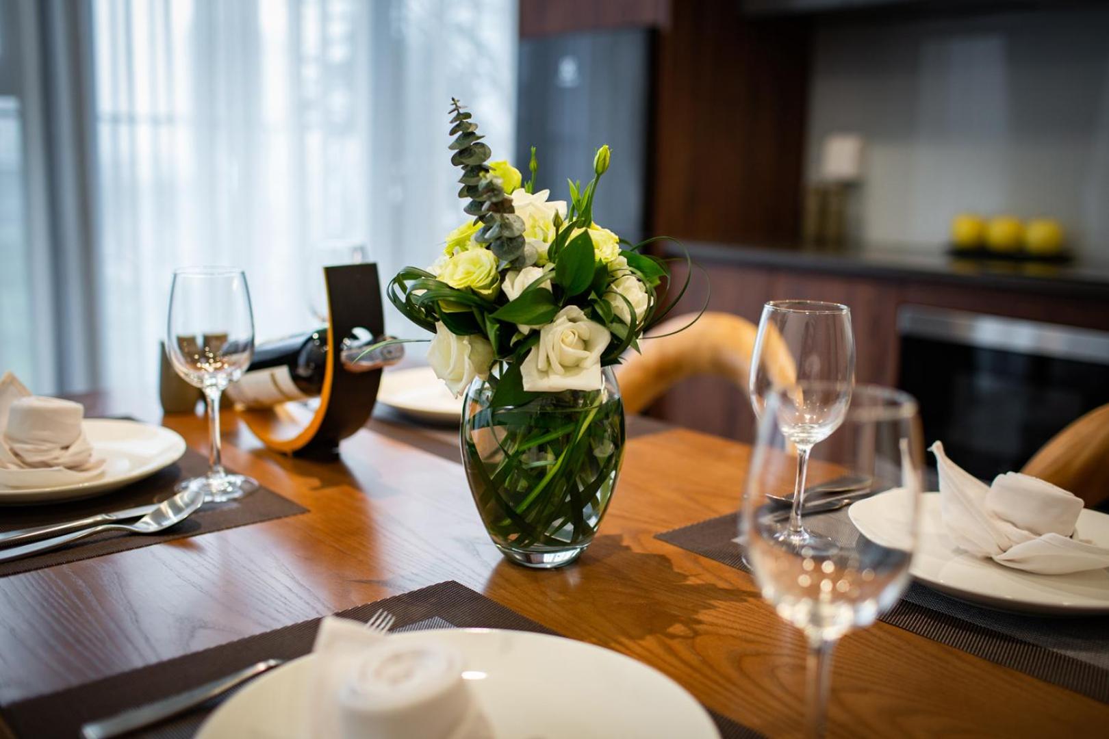 PENTSTUDIO_5Stars_Westlake_Luxury