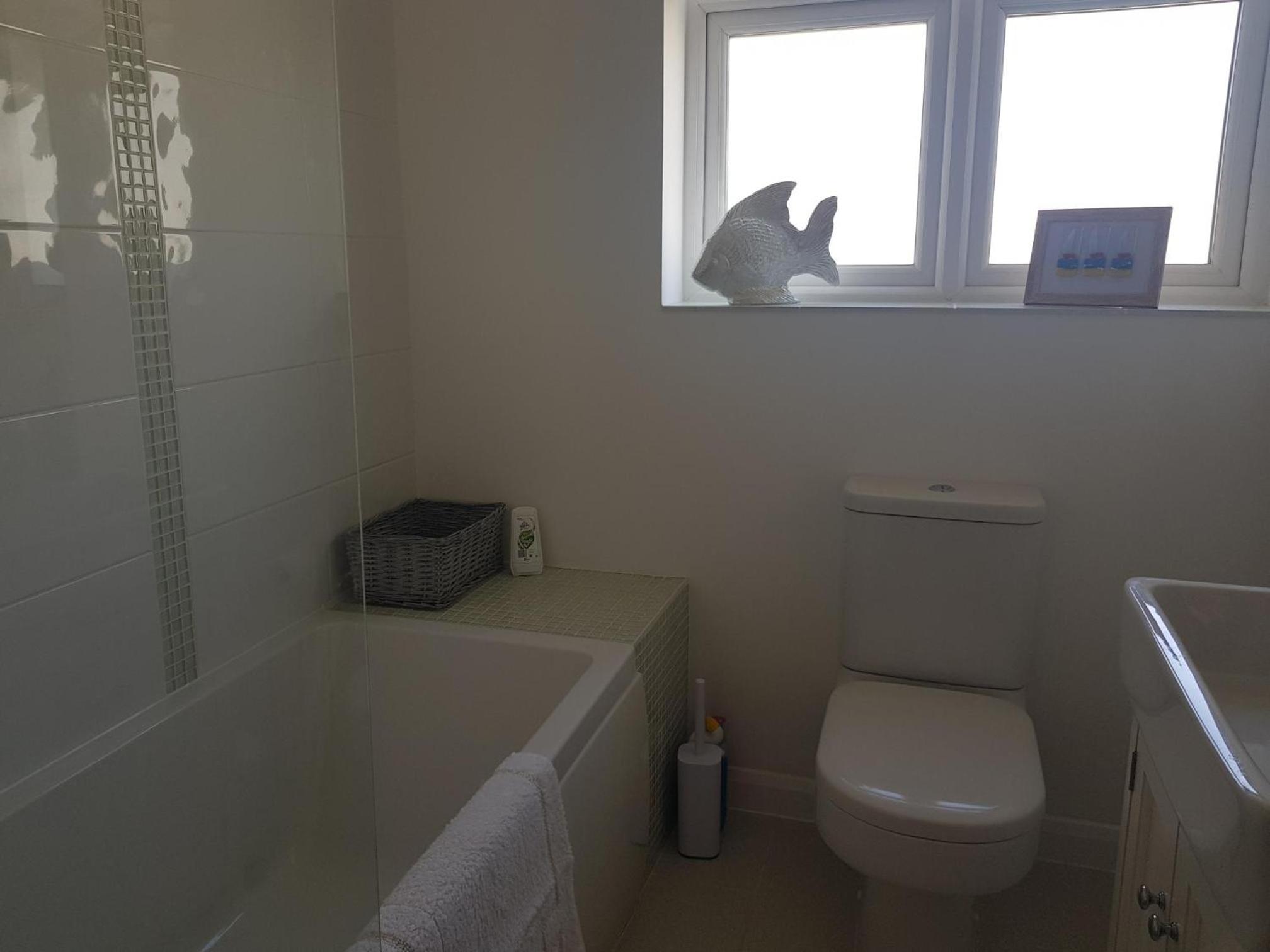 Beachfront 2 bed lux apart Milford on Sea, The New Forest view 3