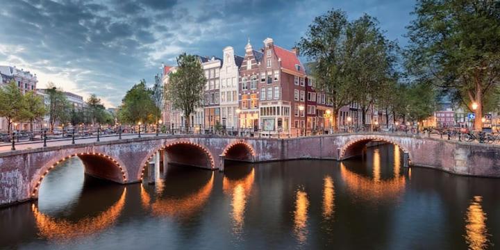 Groot vakantiehuis nabij Amsterdam inclusief jacuzzi
