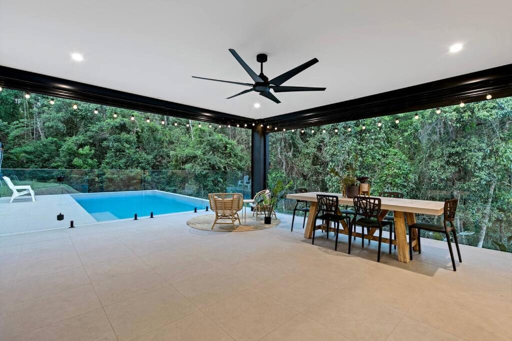 Rainforest Villa: Luxe Escape