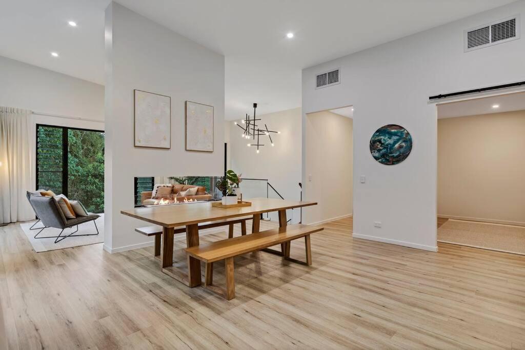 Rainforest Villa: Luxe Escape