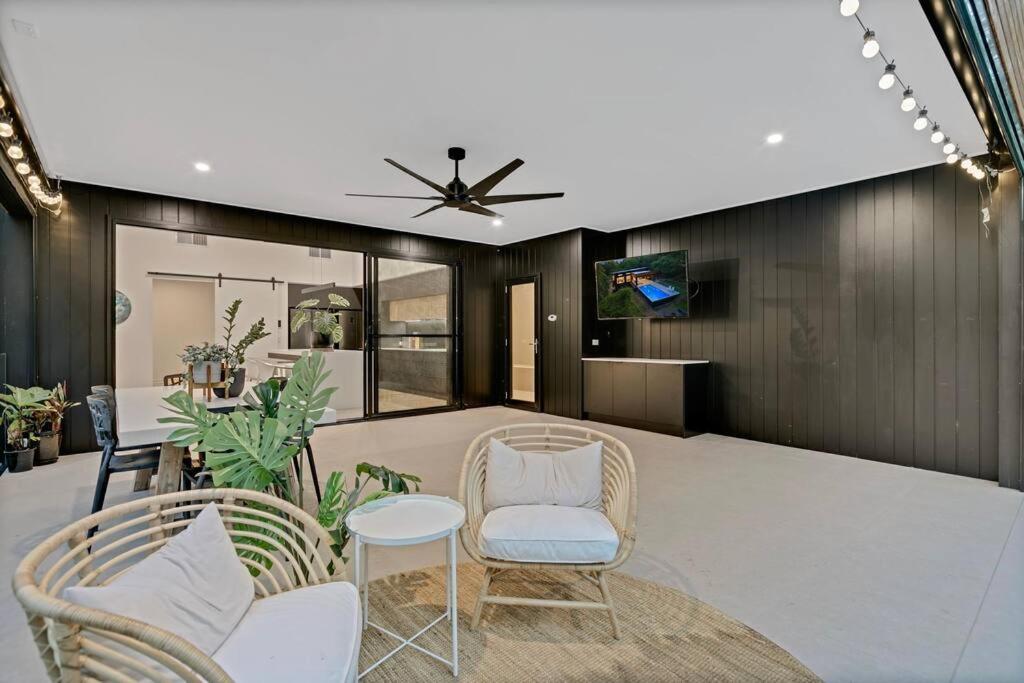 Rainforest Villa: Luxe Escape