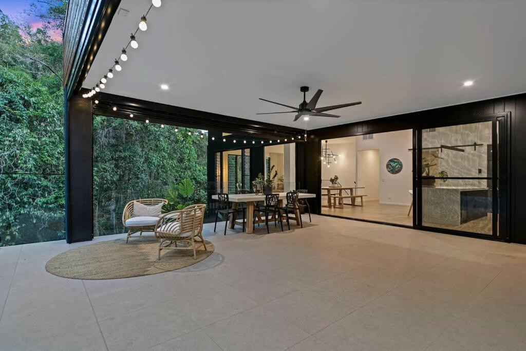 Rainforest Villa: Luxe Escape
