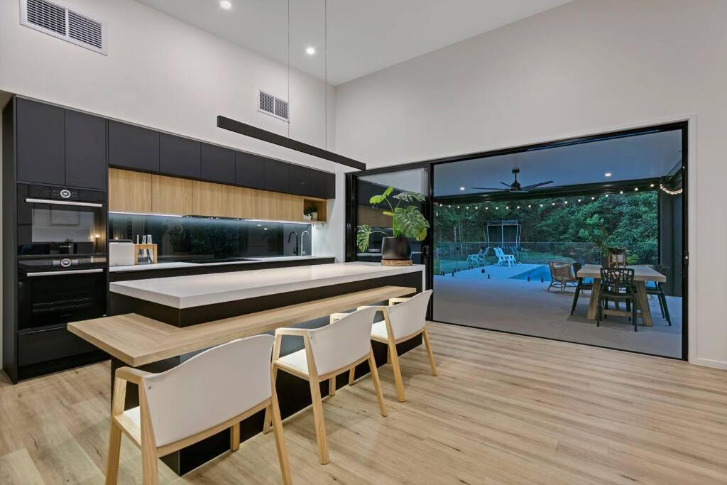 Rainforest Villa: Luxe Escape