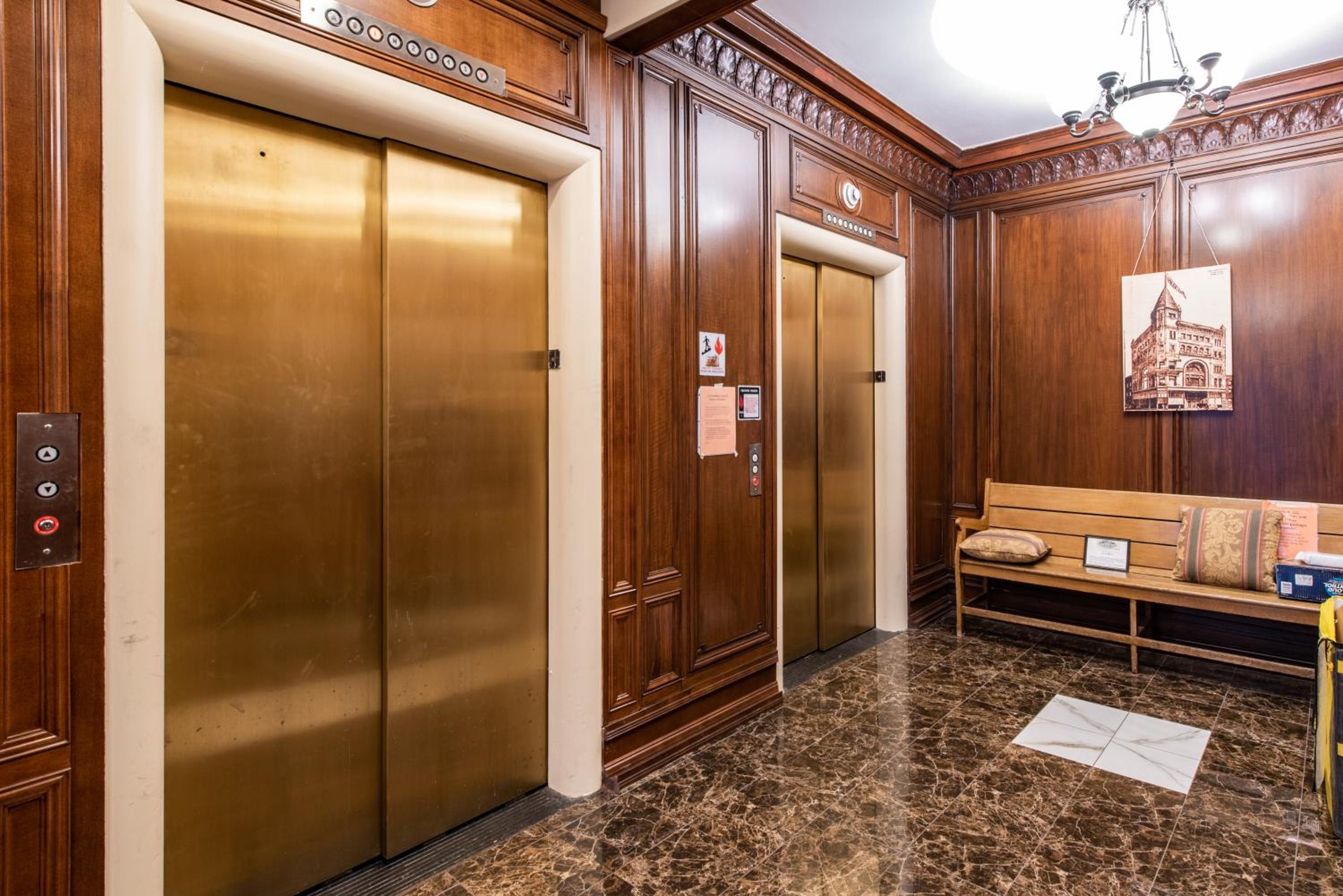 Luxe Louisville Condo~King BR~Near YUM Center