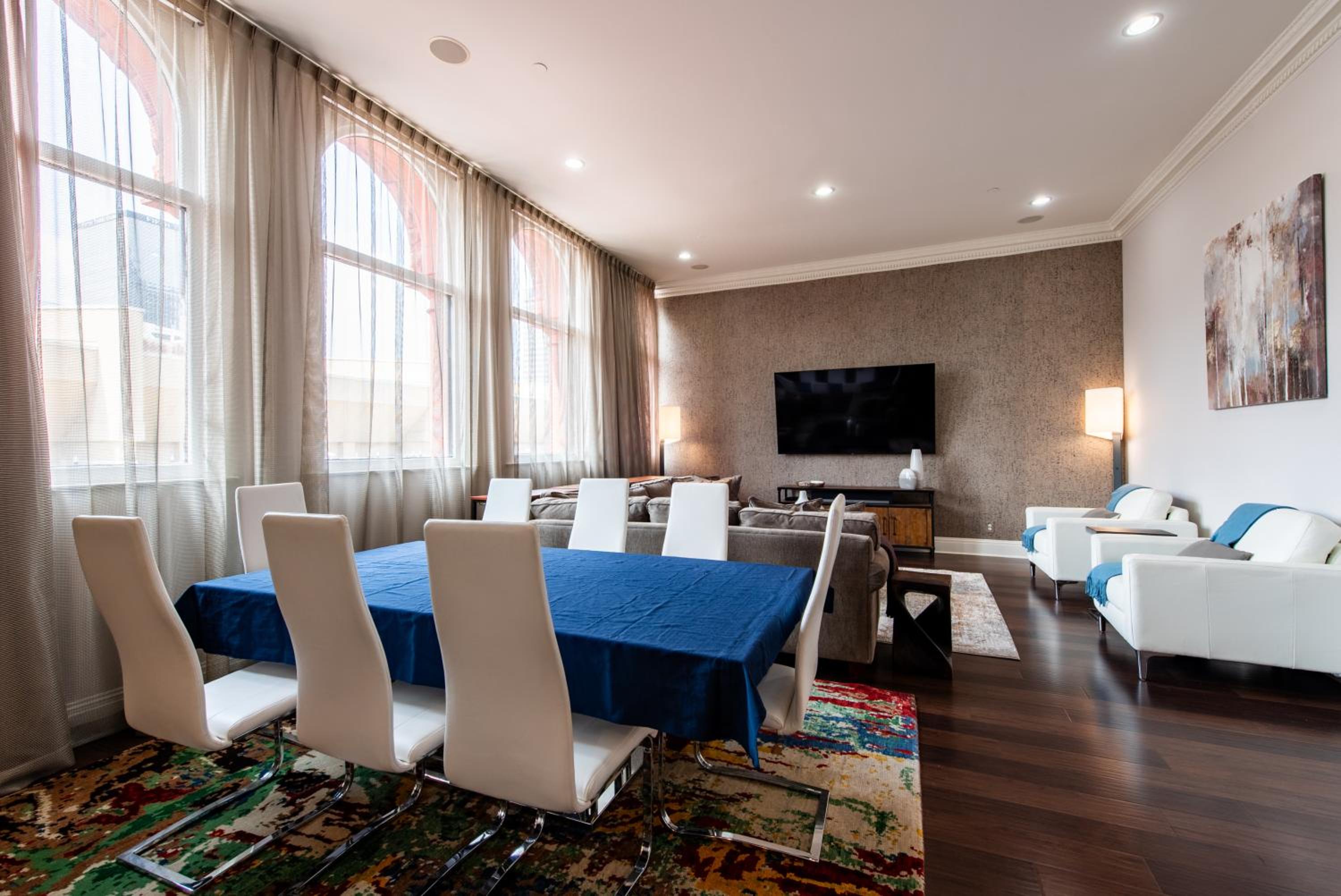 Luxe Louisville Condo~King BR~Near YUM Center
