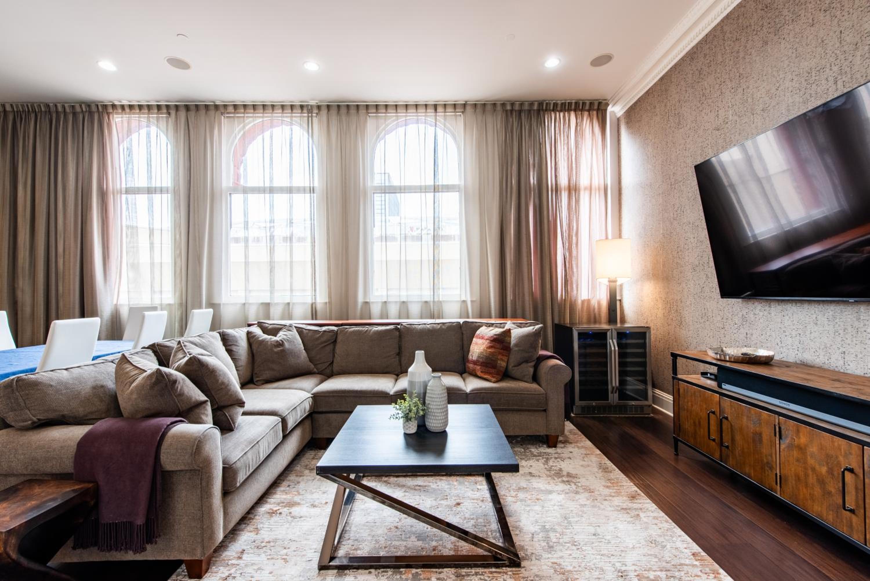 Luxe Louisville Condo~King BR~Near YUM Center
