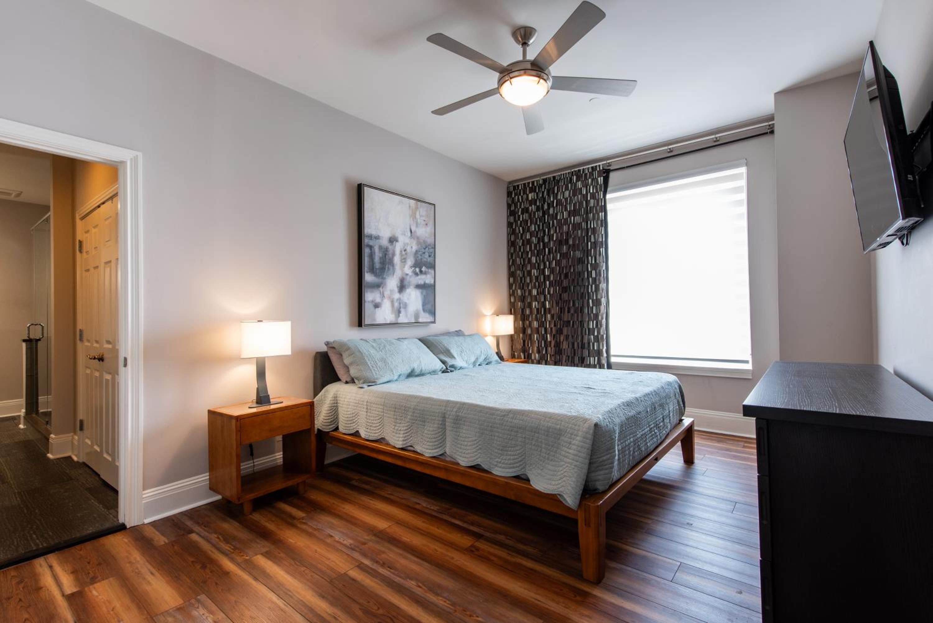 Luxe Louisville Condo~King BR~Near YUM Center