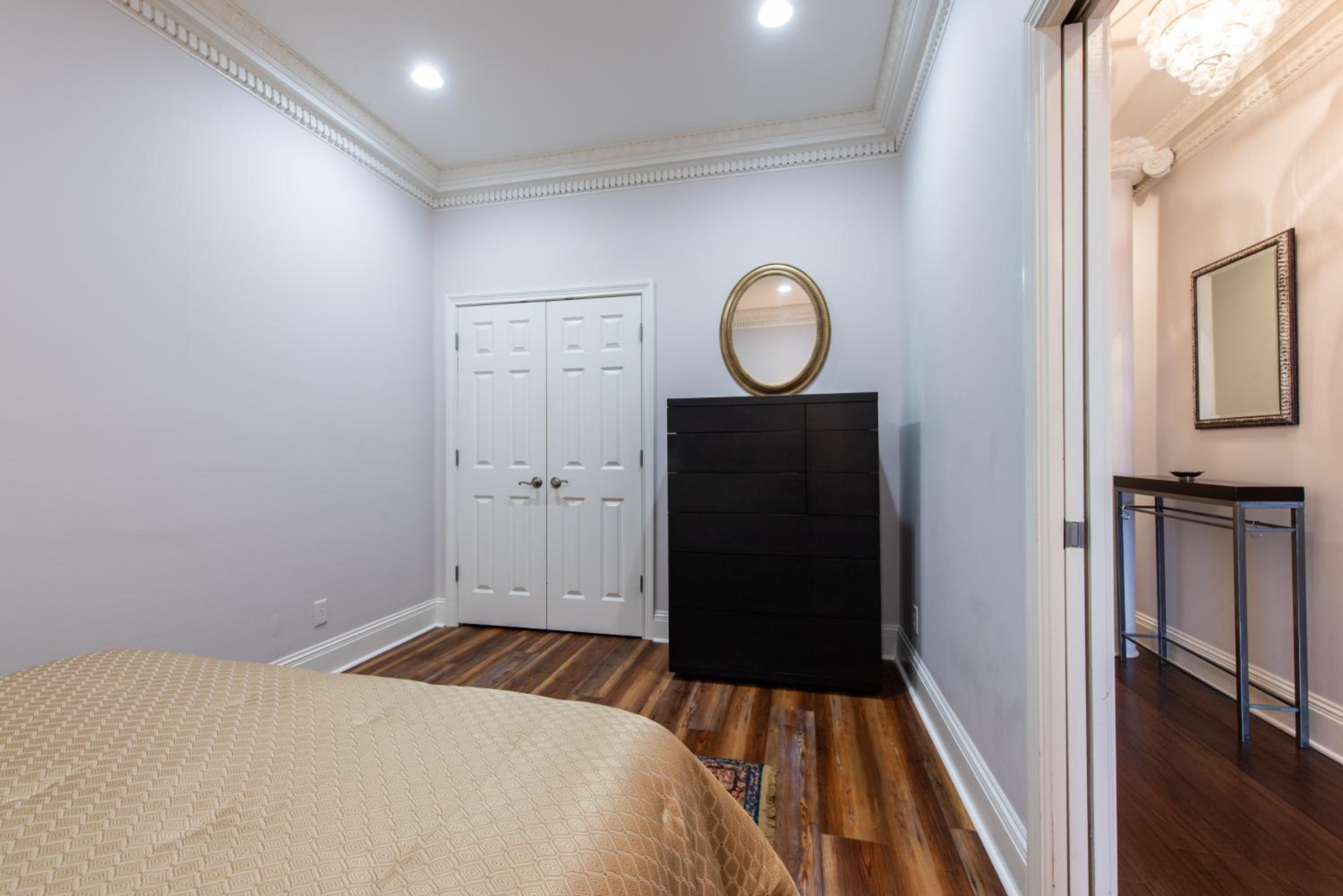Luxe Louisville Condo~King BR~Near YUM Center
