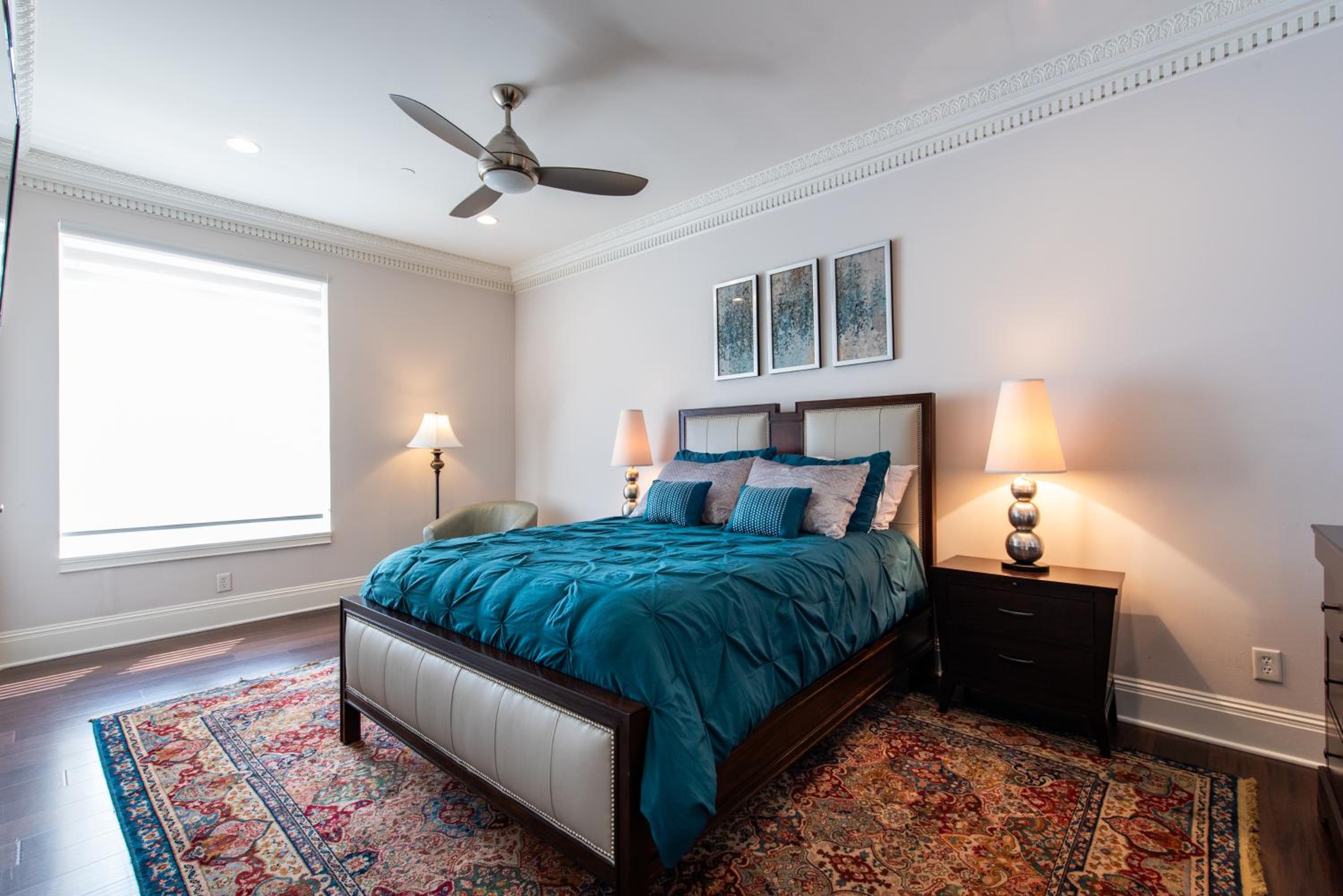 Luxe Louisville Condo~King BR~Near YUM Center