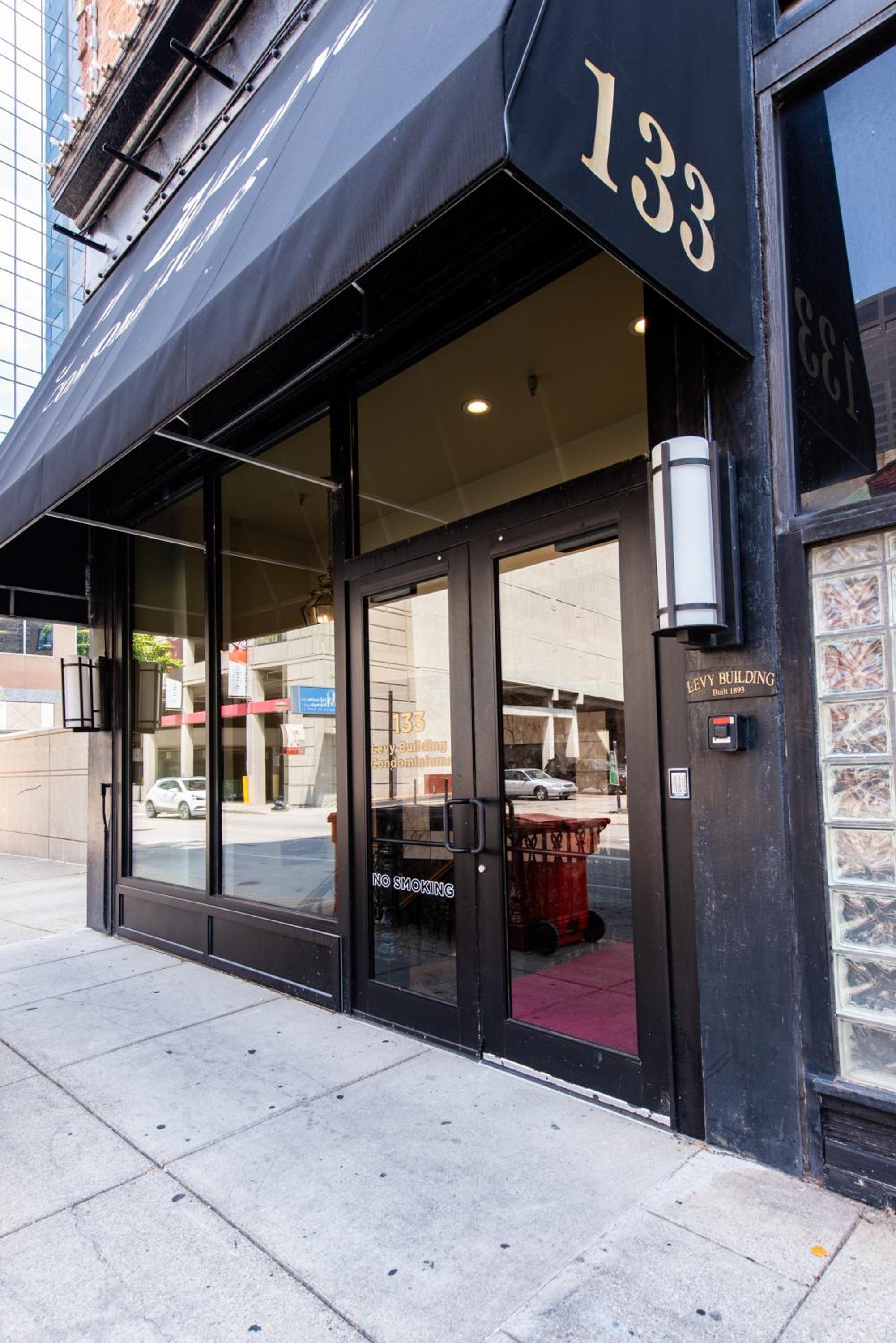 Luxe Louisville Condo~King BR~Near YUM Center