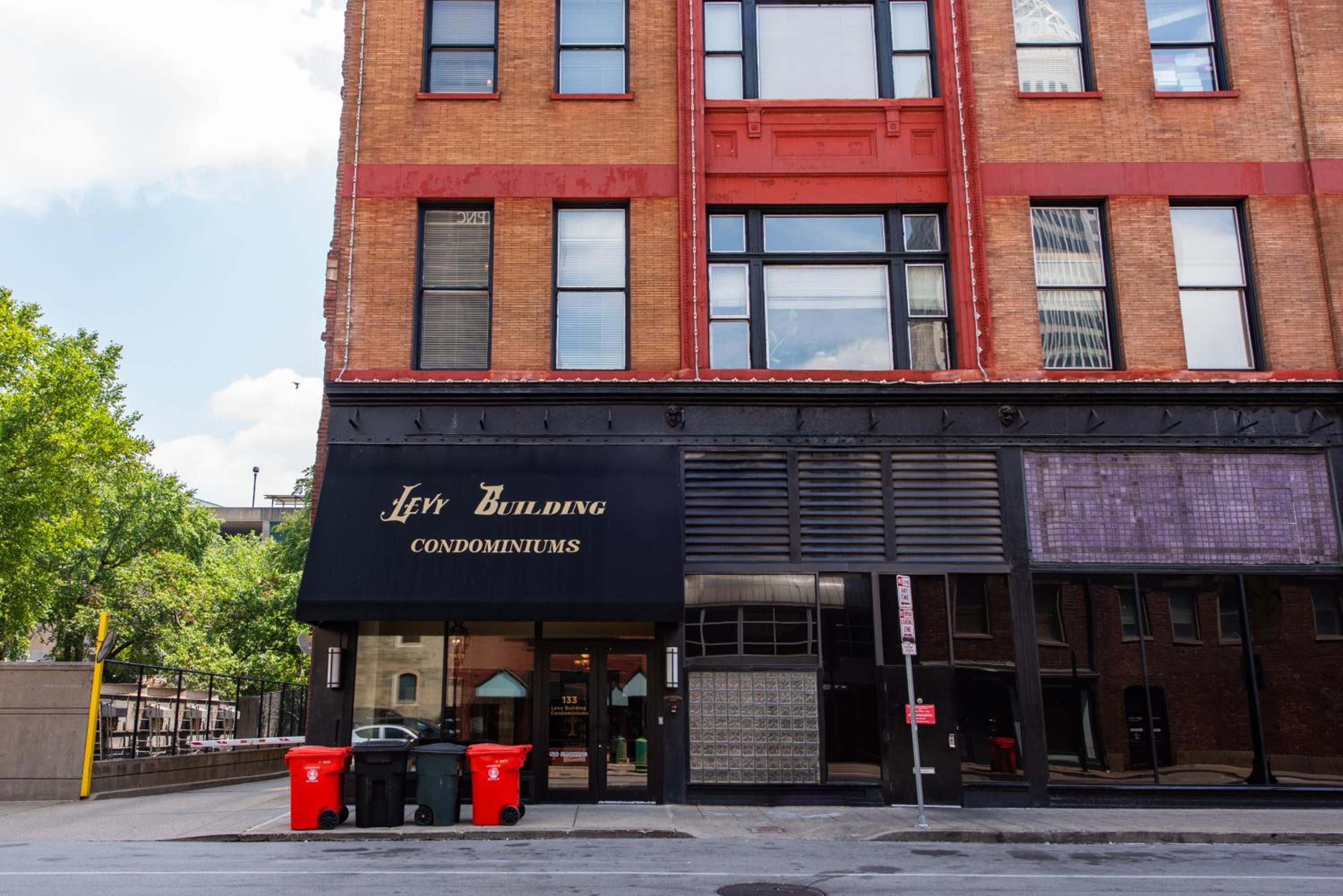 Luxe Louisville Condo~King BR~Near YUM Center