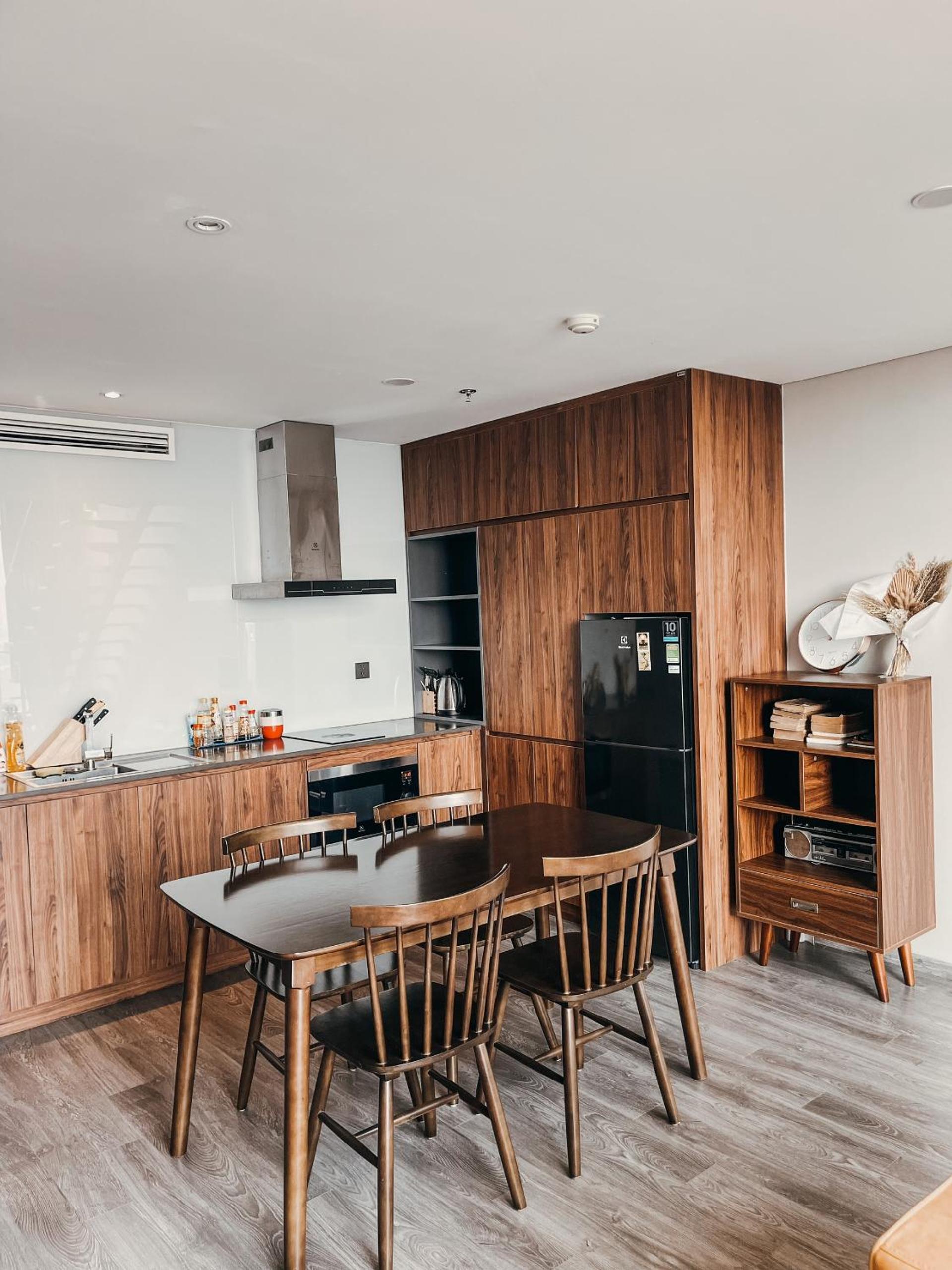 PENTSTUDIO_5Stars_Westlake_Luxury