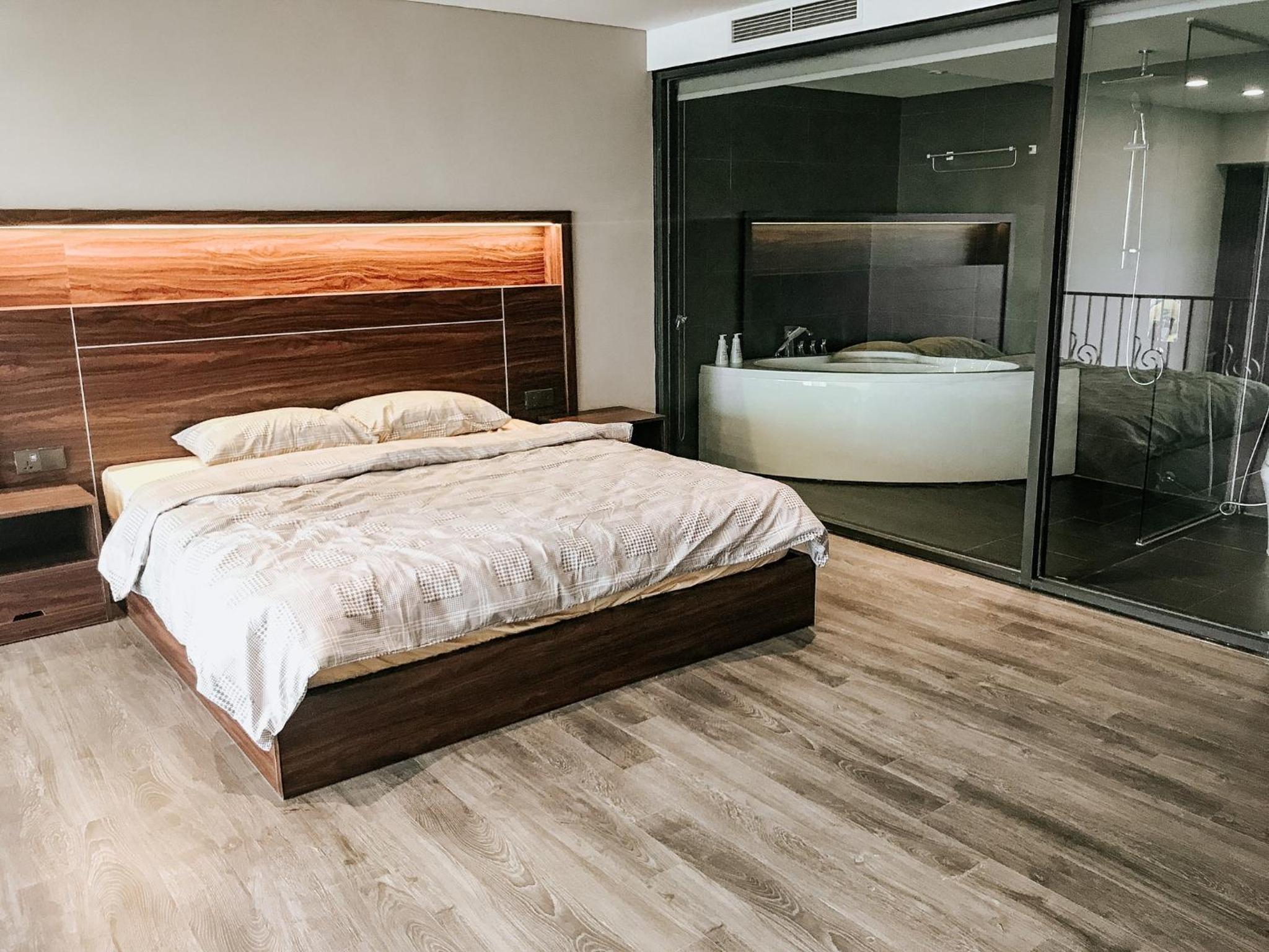 PENTSTUDIO_5Stars_Westlake_Luxury